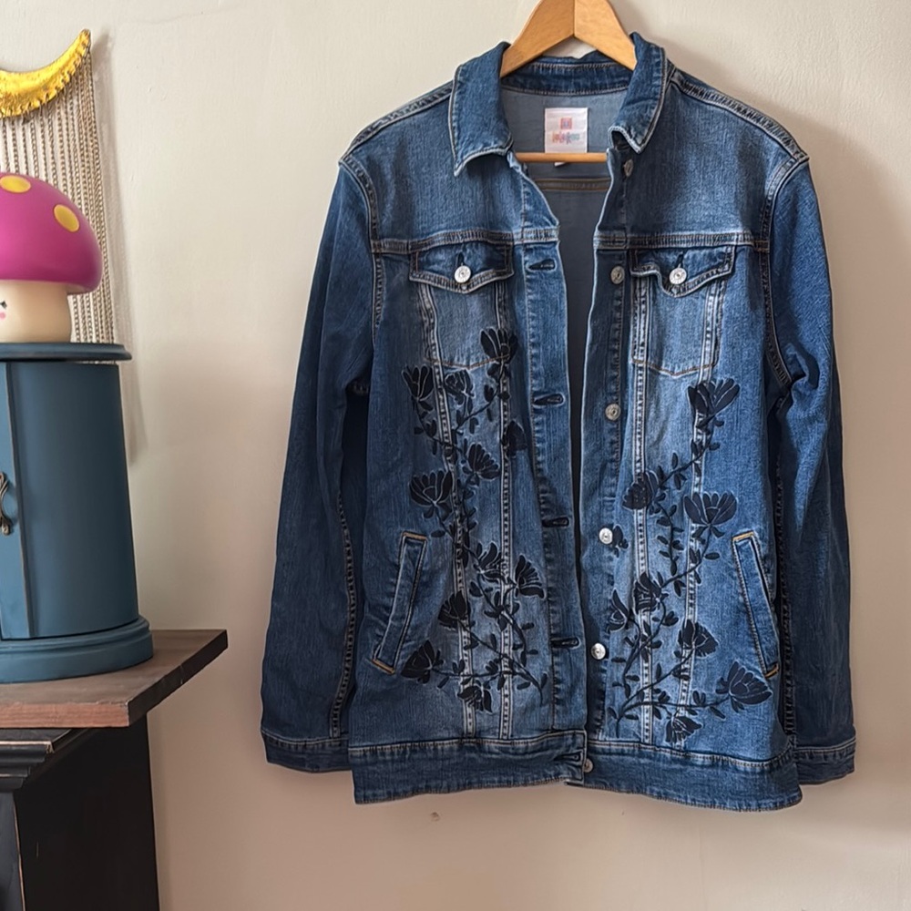 💙🖤👖🧥LuLaRoe Blue with dark blue embroidery flowers